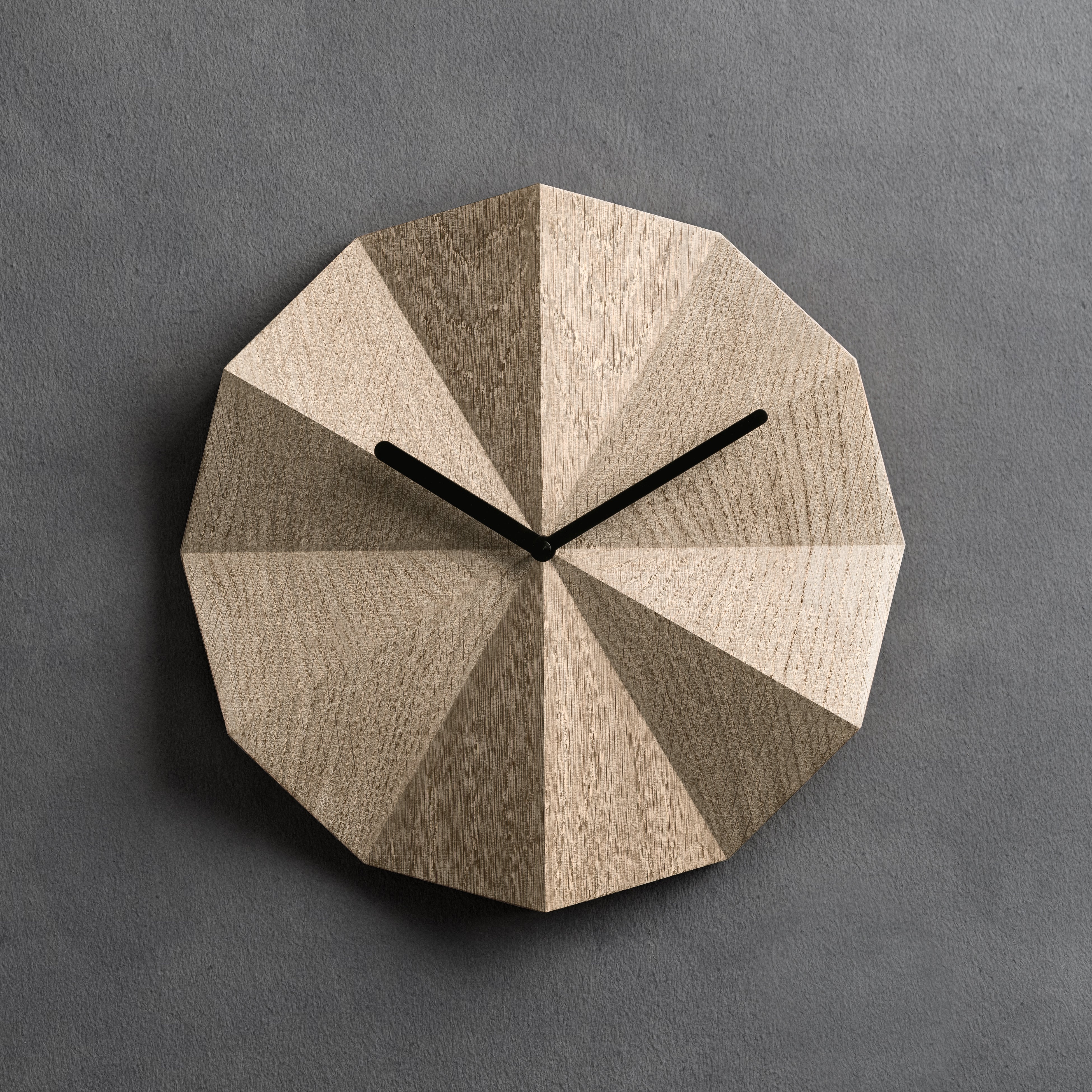Delta Clock Oak – LAWA DESIGN